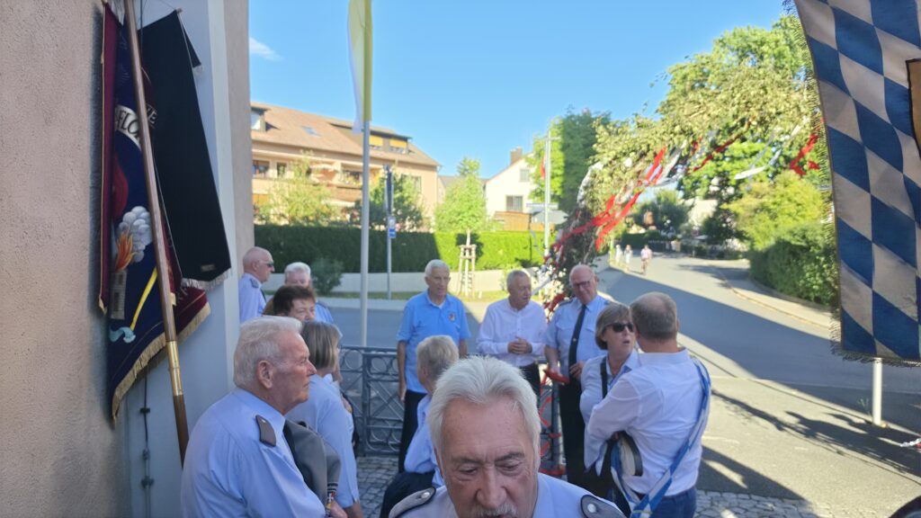 Kameradinnen und Kameraden