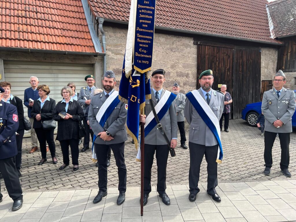 Fahnenabordnung Prozession zum Frohnleichnam 